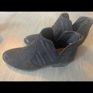 Black Fabric Crown Vintage Booties